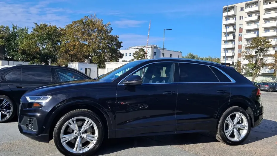 AUDI Q8 -