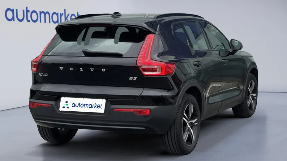 VOLVO XC40 XC40 B3 Plus Dark aut