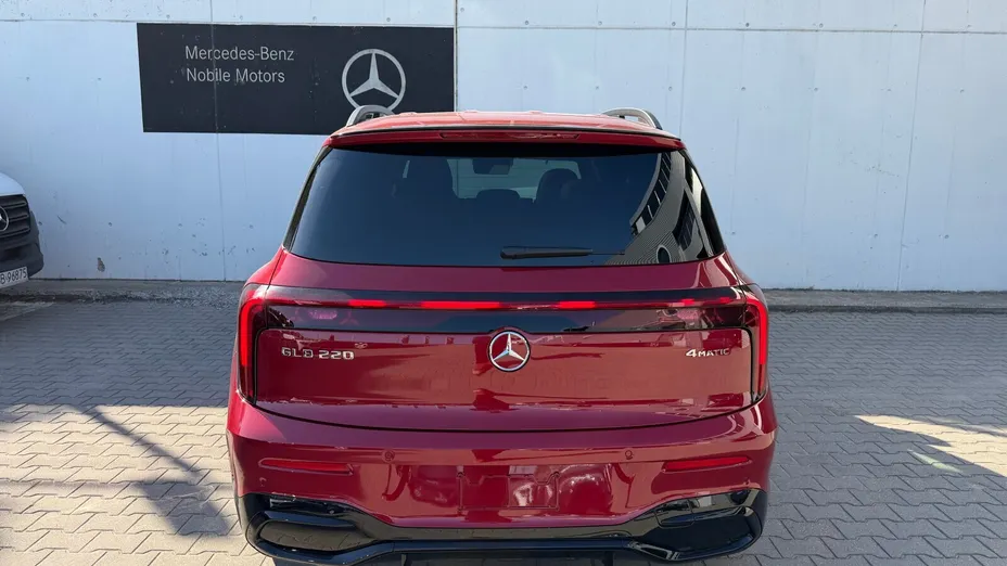 MERCEDES-BENZ GLB -