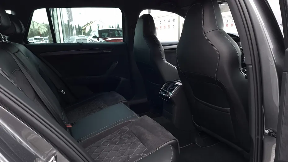 SKODA Superb Superb 2.0 TDI SCR Sportline DSG