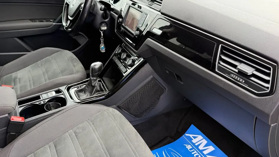 VOLKSWAGEN Touran -