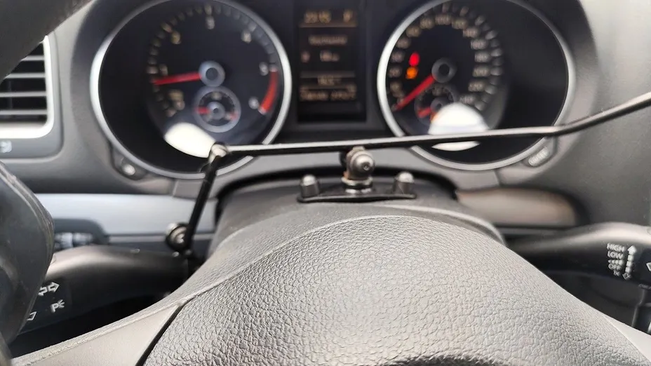 VOLKSWAGEN Golf -
