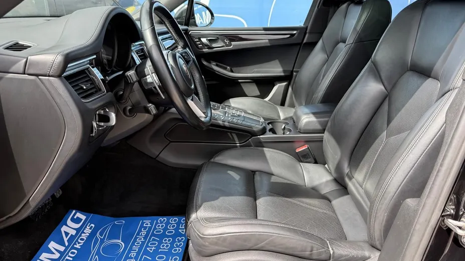 PORSCHE Macan -