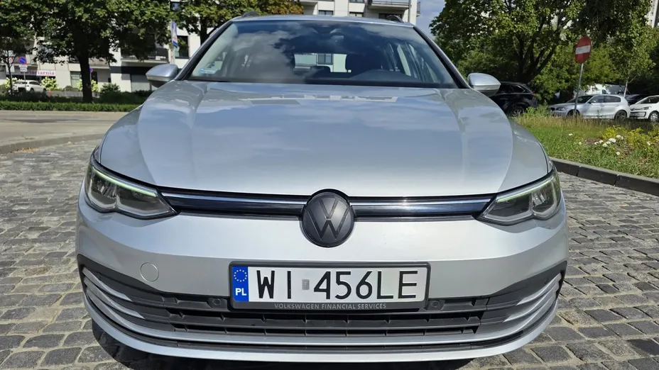 VOLKSWAGEN Golf -