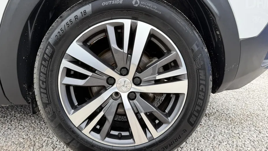 PEUGEOT 3008 -