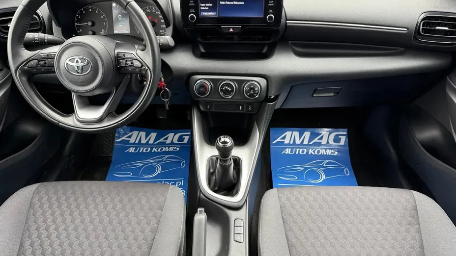 TOYOTA Yaris -