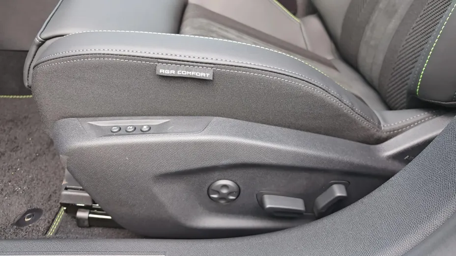 PEUGEOT 408 408 1.6 Plug-In Hybrid 225 GT Exclusive e-DCS7 Nowy