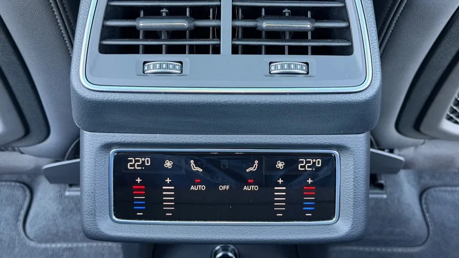AUDI e-tron -