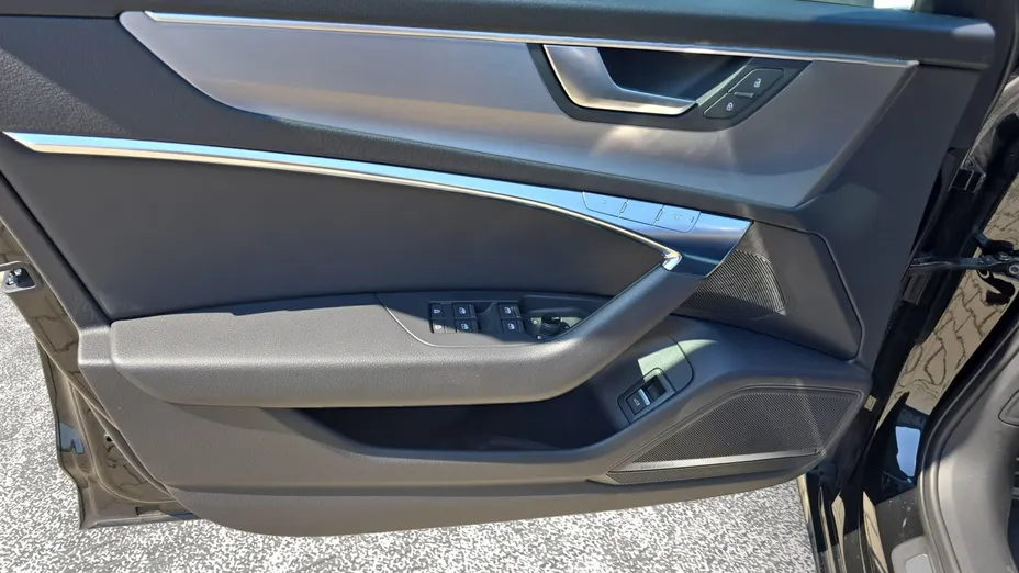 AUDI S6 Avant -