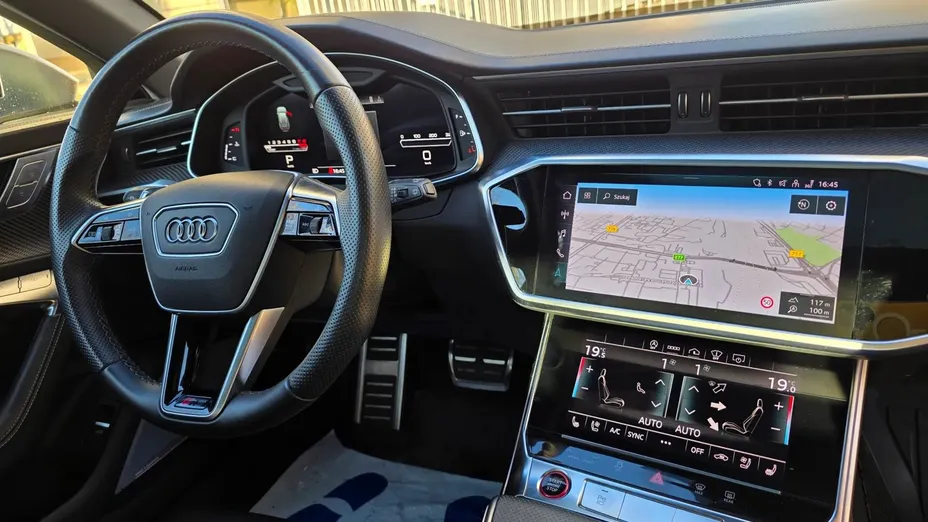 AUDI RS6 -