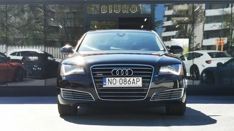 AUDI A8 -