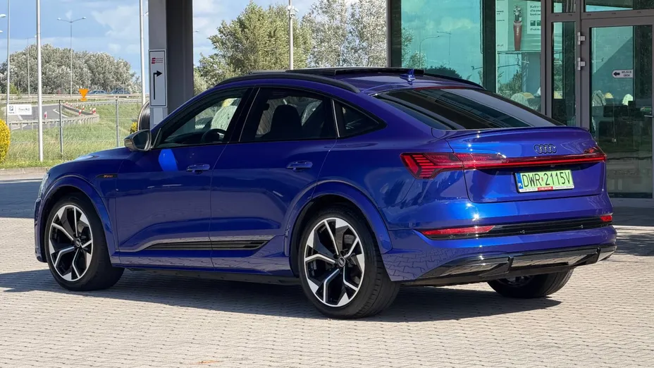 AUDI e-tron Sportback -