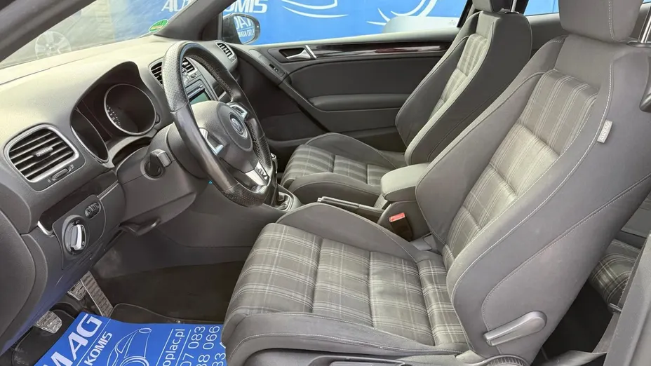 VOLKSWAGEN Golf -