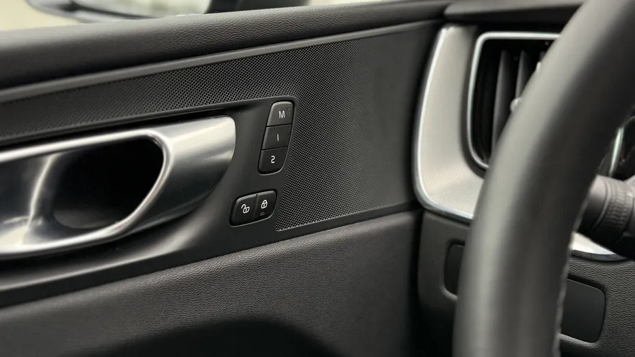 VOLVO XC60 XC60 B4 B Plus Dark aut