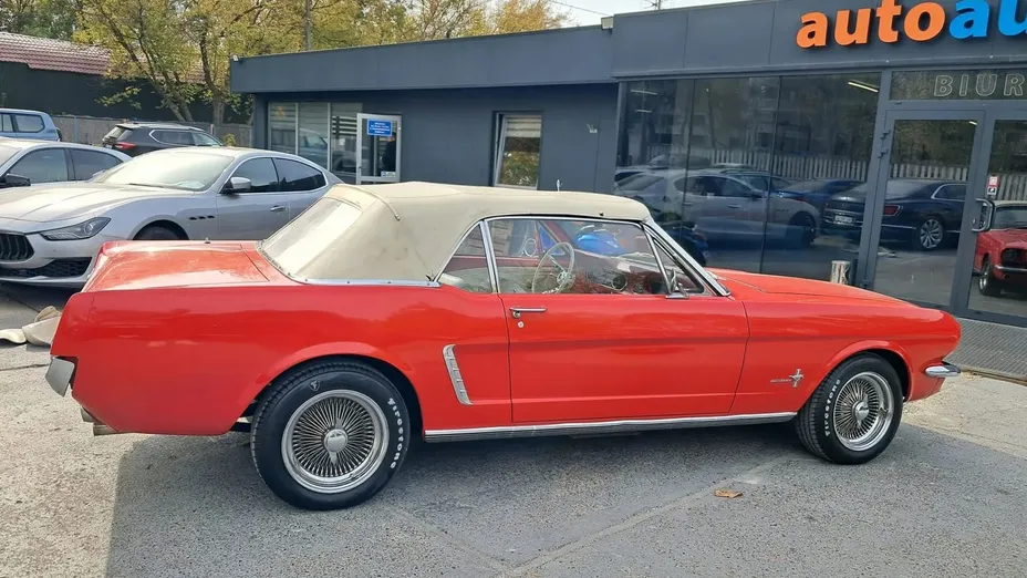 FORD Mustang -