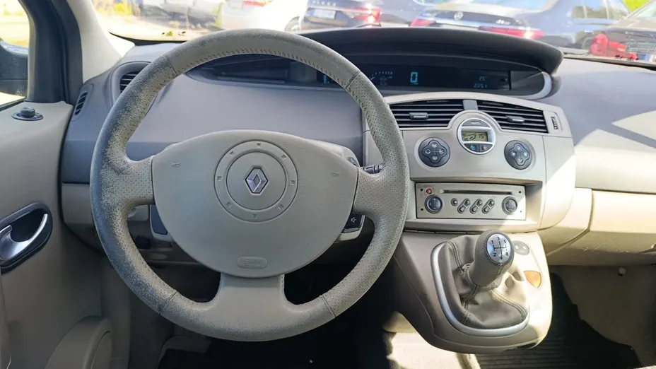 RENAULT Scenic -