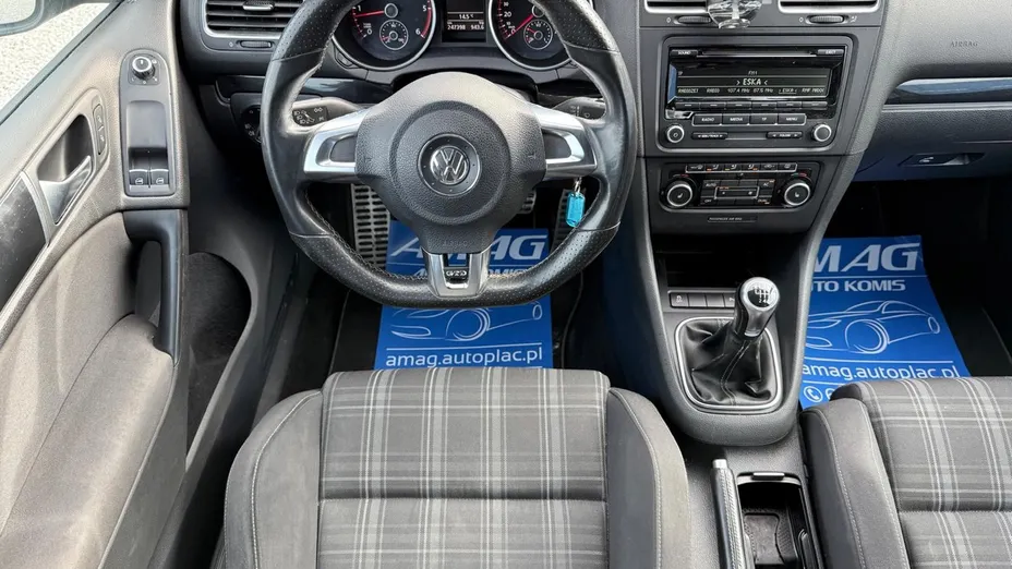 VOLKSWAGEN Golf -