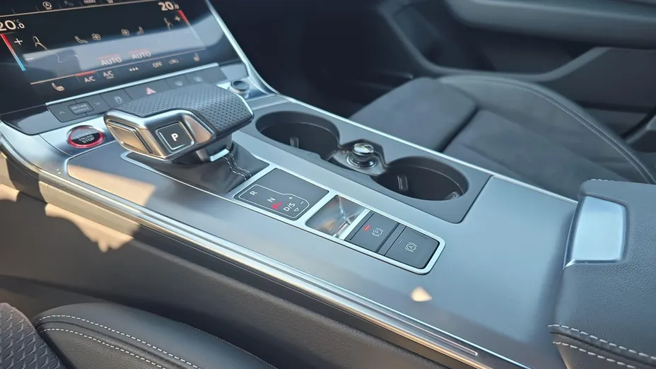 AUDI S6 Avant -