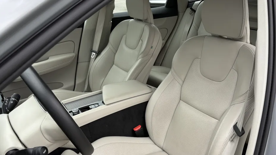 VOLVO XC60 XC60 B4 D Plus Dark aut