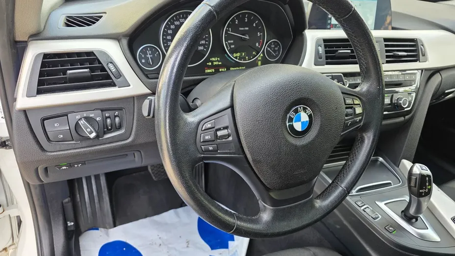 BMW Seria 3 320d xDrive Luxury Line aut