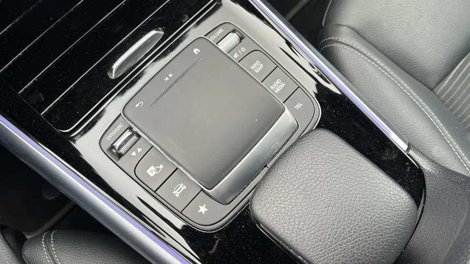 MERCEDES-BENZ EQA EQA 300 66.5kWh 4-Matic Progressive
