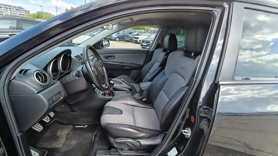 MAZDA 3 -