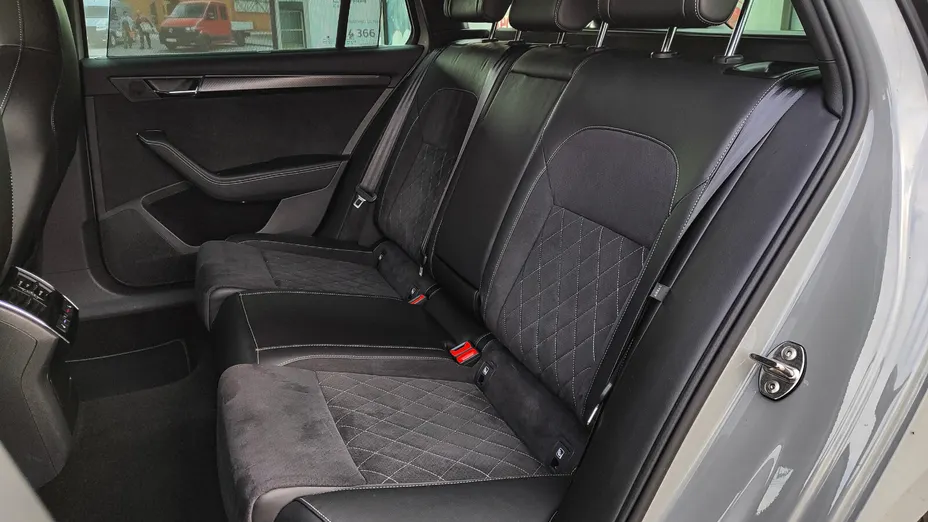 SKODA Superb Superb 2.0 TDI SCR Sportline DSG