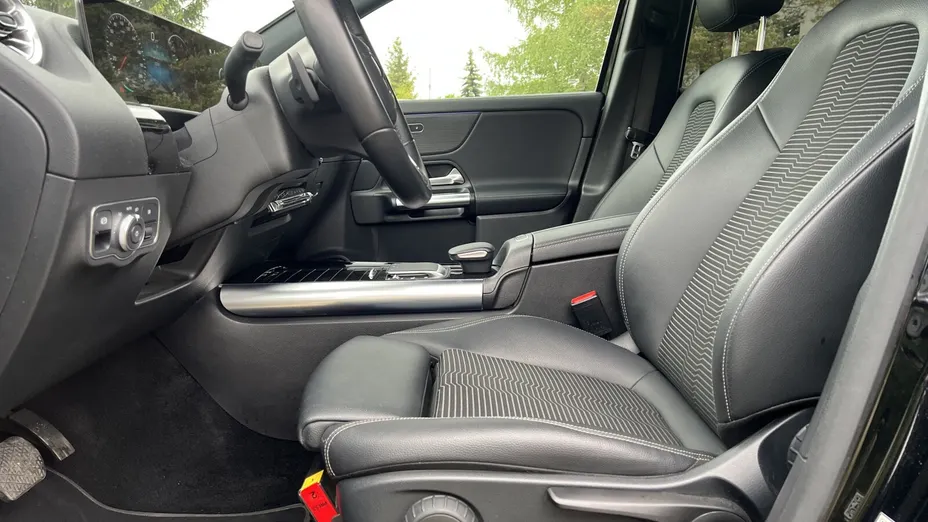 MERCEDES-BENZ EQA EQA 300 66.5kWh 4-Matic Progressive