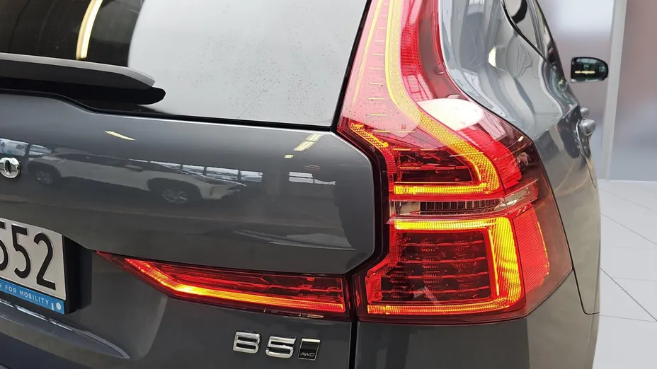 VOLVO XC60 XC60 B5 B AWD R-Design aut