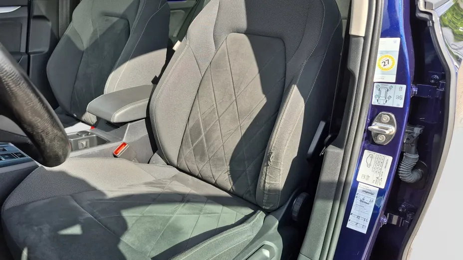 VOLKSWAGEN Golf -