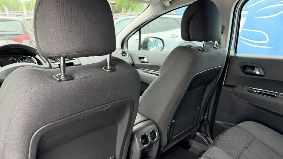 PEUGEOT 3008 -
