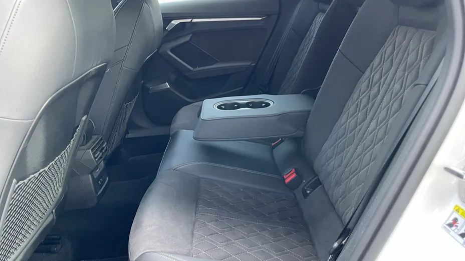 AUDI S3 Limousine -