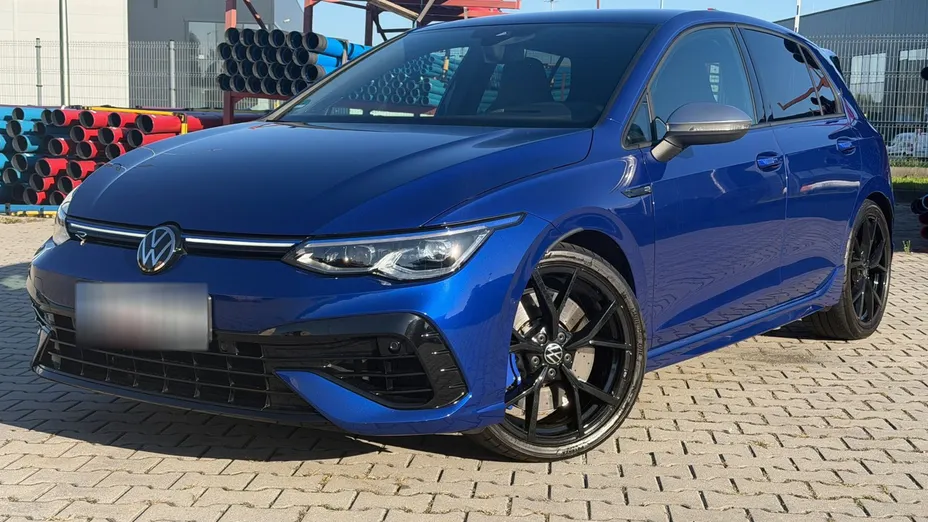 VOLKSWAGEN Golf -