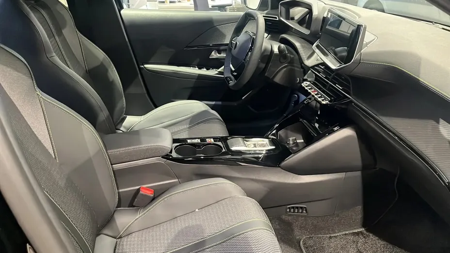 PEUGEOT 208 e-208 54kWh GT Nowy