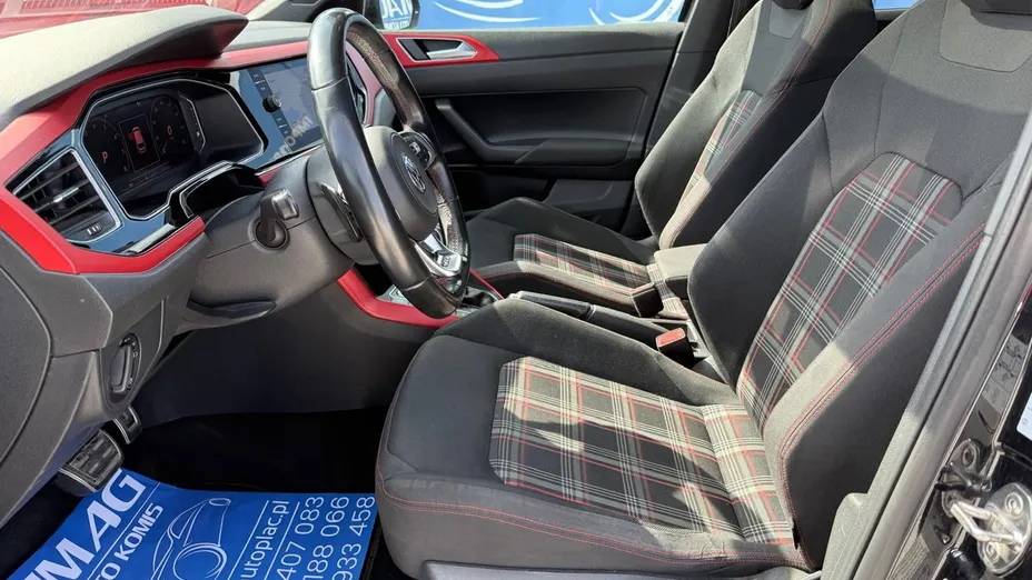 VOLKSWAGEN Polo -