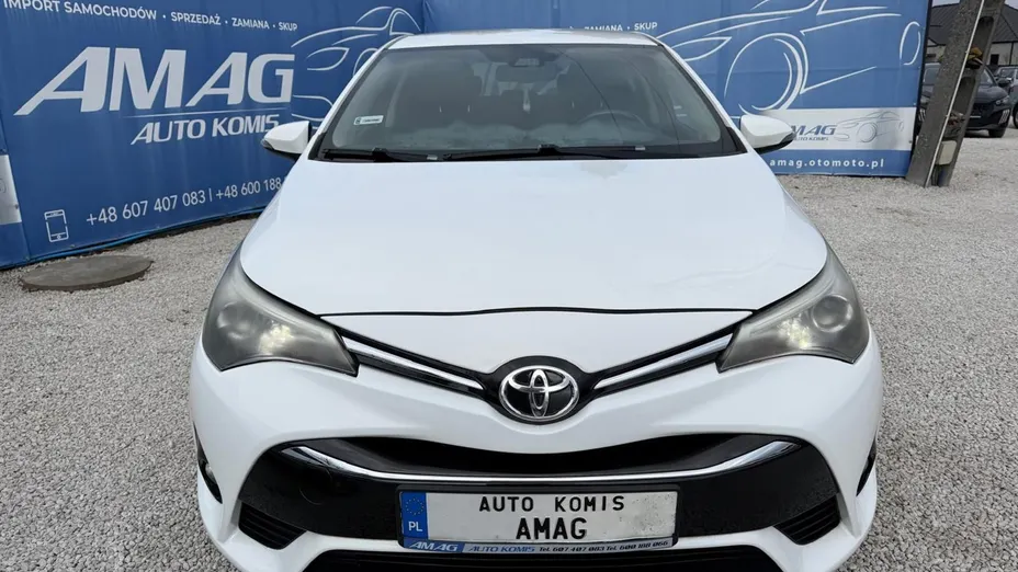 TOYOTA Avensis -