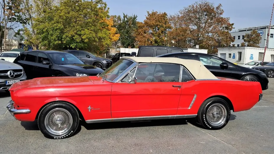 FORD Mustang -