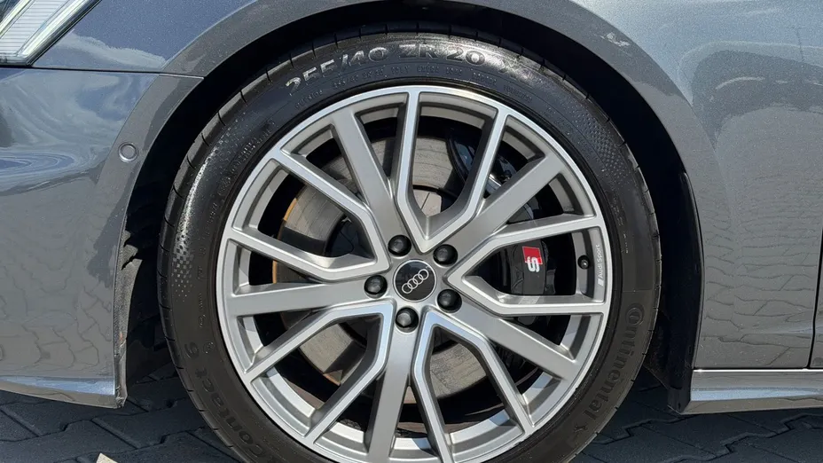AUDI S6 -