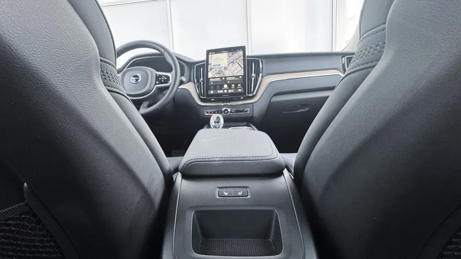 VOLVO XC60 XC60 B5 B AWD Plus Dark aut