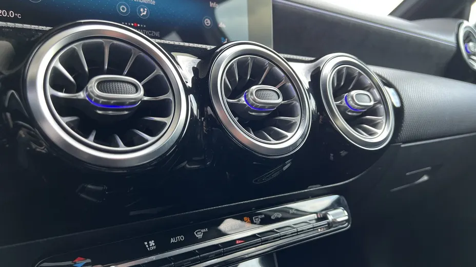 MERCEDES-BENZ A Klasa A 180 AMG Line 7G-DCT