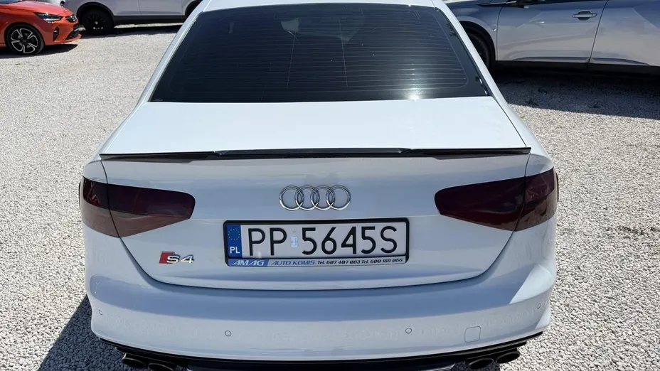 AUDI S4 -