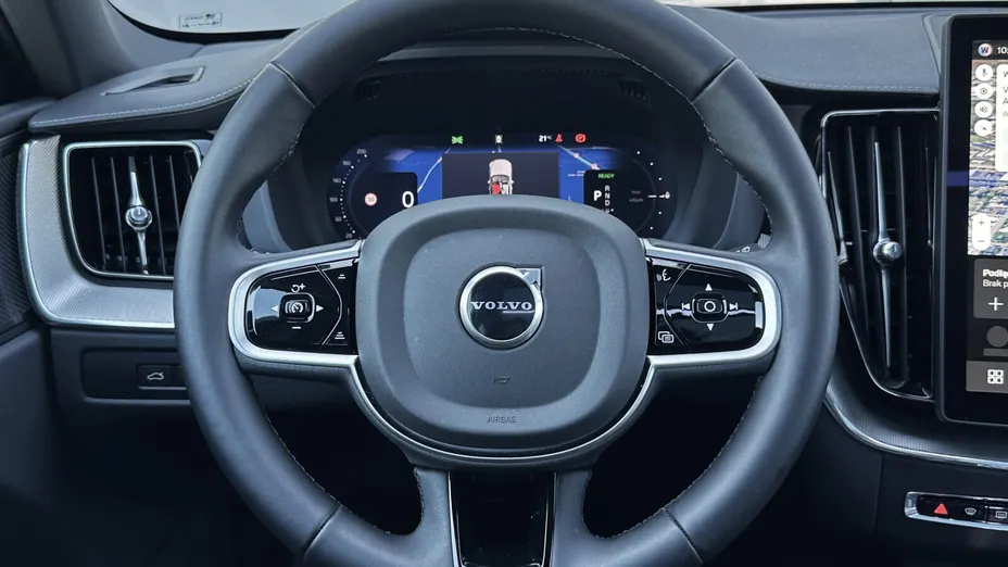 VOLVO XC60 XC60 T8 Plug-In Hybrid AWD Ultra Black Edition aut
