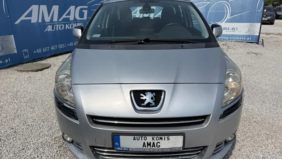 PEUGEOT 5008 -