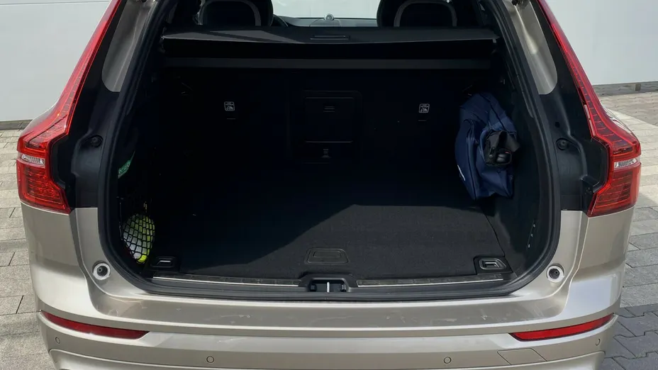 VOLVO XC60 XC60 T8 Plug-In Hybrid AWD Ultimate Dark aut