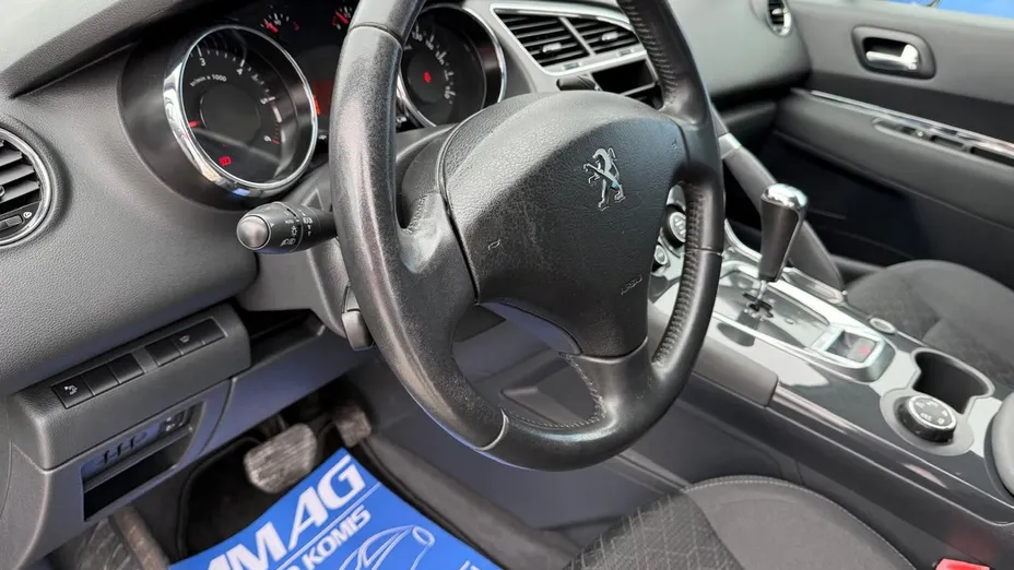PEUGEOT 3008 -