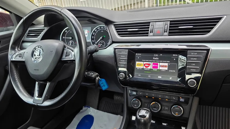 SKODA Superb -