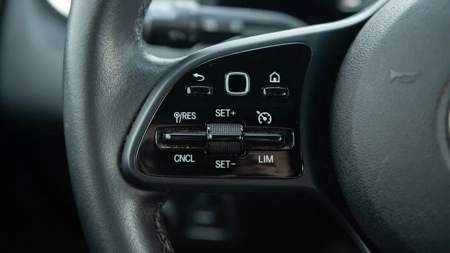 MERCEDES-BENZ GLB GLB 180 7G-DCT