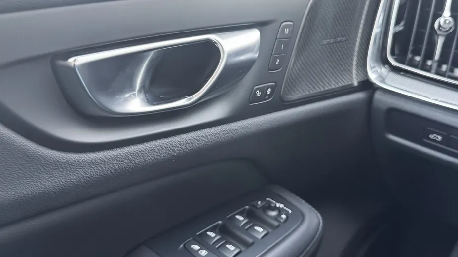 VOLVO V60 V60 T6 AWD Plug-In Hybrid Plus Dark aut