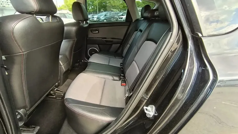 MAZDA 3 -