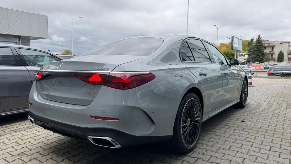 MERCEDES-BENZ E Klasa E 220 d mHEV 4-Matic AMG 9G-Tronic